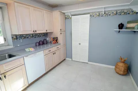 Kitchen - 215 Drewel Ct, Eureka, MO 63025 photo 4 of 5