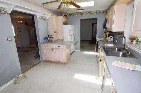 Kitchen - 215 Drewel Ct, Eureka, MO 63025 photo 5 of 5