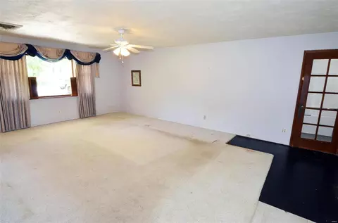 Living - 215 Drewel Ct, Eureka, MO 63025 photo 4 of 4