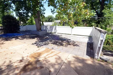 Exterior - 215 Drewel Ct, Eureka, MO 63025 photo 5 of 11