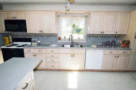 Kitchen - 215 Drewel Ct, Eureka, MO 63025 photo 3 of 5