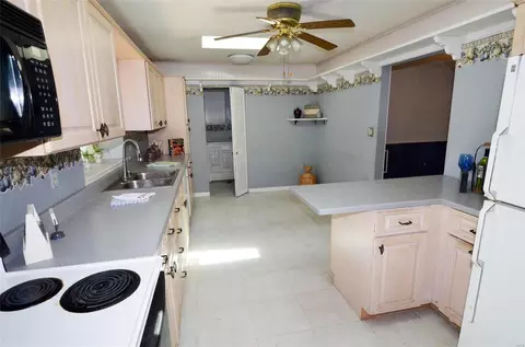 Kitchen - 215 Drewel Ct, Eureka, MO 63025 photo 1 of 5