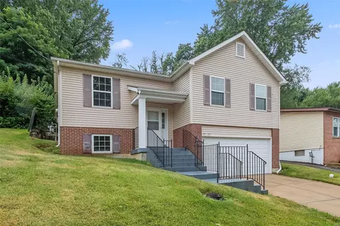 Exterior - 210 Ruggles Rd, Ferguson, MO 63135 photo 2 of 6