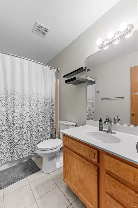 Bath - 210 Ruggles Rd, Ferguson, MO 63135 photo 1 of 1