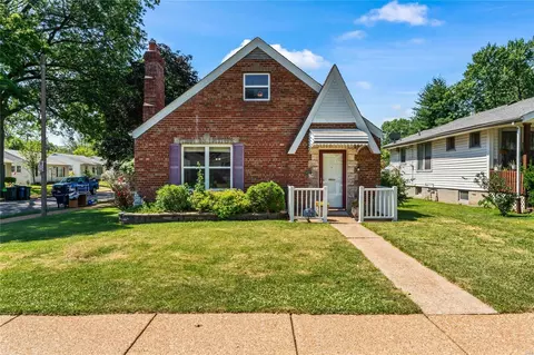 6936 Pernod Ave, Saint Louis, MO 63139