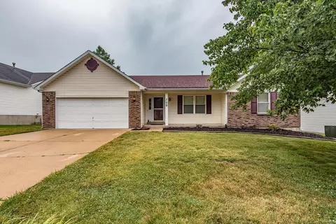 709 Cougar Creek Trl, Saint Peters, MO 63376