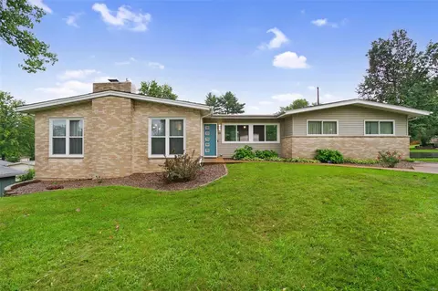 96 Bal Harbour Dr, Saint Louis, MO 63146