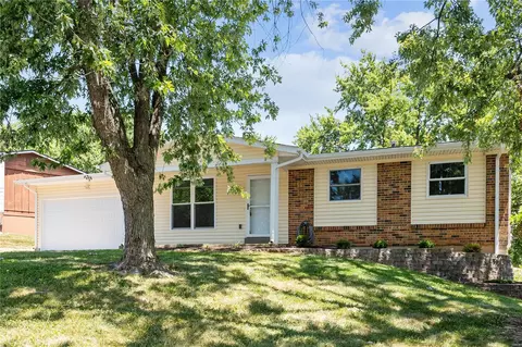 3601 Arlington Dr, Saint Charles, MO 63303