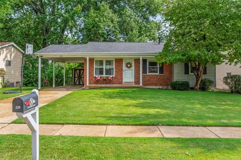 129 Foxtree Dr, Hazelwood, MO 63042
