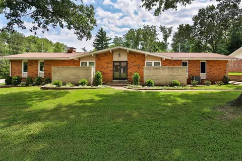 22 La Gorce Dr, Chesterfield, MO 63017