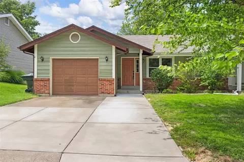 307 Della Dr, Saint Peters, MO 63376