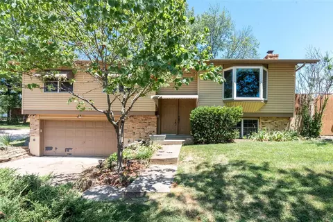 1212 Priest Dr, Manchester, MO 63021