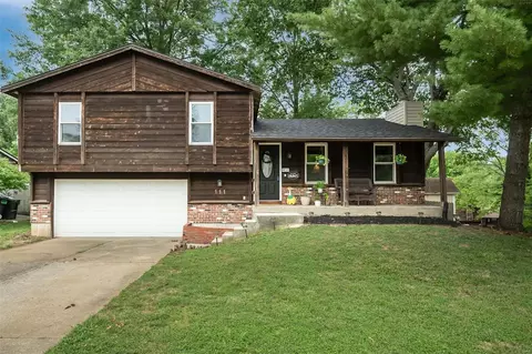 111 Whispering Oaks Dr, Saint Charles, MO 63304