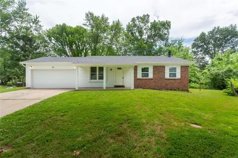 1470 Villa Lago Dr, Saint Louis, MO 63138