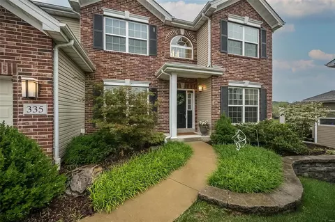 335 Lauren Lndg, Ballwin, MO 63021