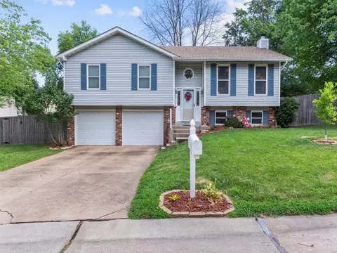 1 Chisholm Trail Ct, Saint Charles, MO 63304