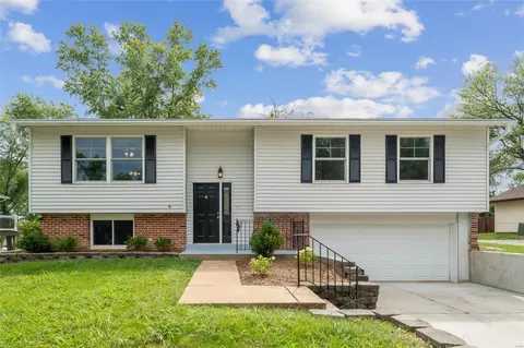 141 Shaw Dr, Eureka, MO 63025