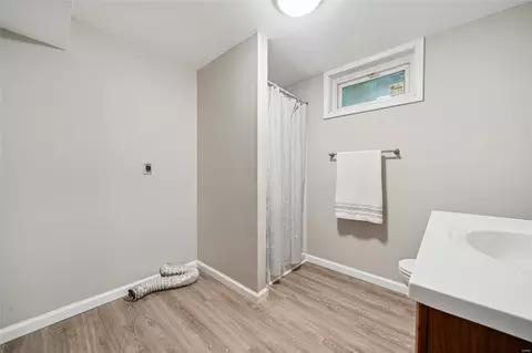 Bath - 141 Shaw Dr, Eureka, MO 63025 photo 3 of 3