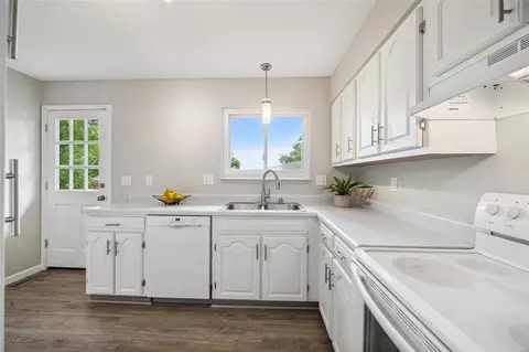Kitchen - 141 Shaw Dr, Eureka, MO 63025 photo 2 of 2