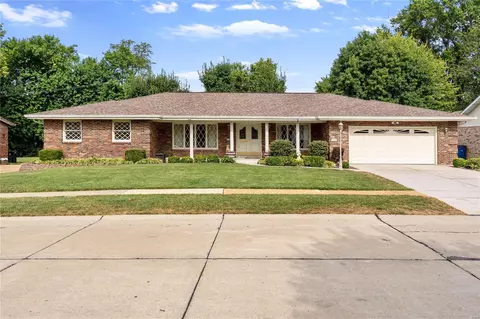 2245 Telford Dr, Saint Louis, MO 63125