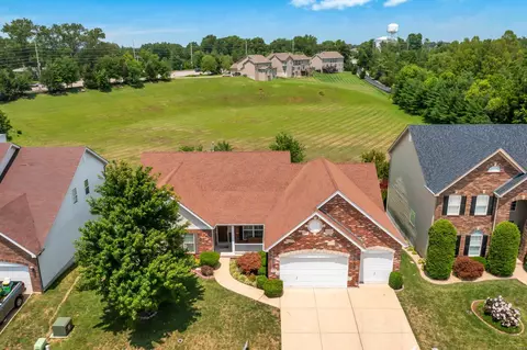 6543 Devonhurst Dr, Saint Louis, MO 63129 photo 2