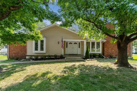 730 Henry Ave, Ballwin, MO 63011