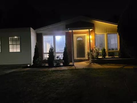 1141 Blancha Ct, Saint Louis, MO 63130