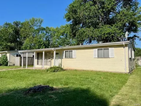 1705 Kay Dr, Florissant, MO 63031