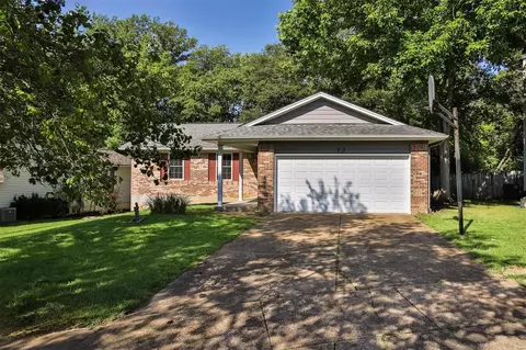 533 Great Hill Dr, Ballwin, MO 63021