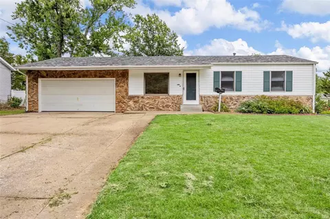 806 Love Dr, O'fallon, MO 63366 photo 3