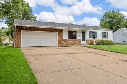 806 Love Dr, O'fallon, MO 63366 photo 2