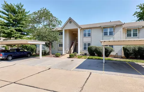 768 Sugar Glen Dr #6, Saint Peters, MO 63376
