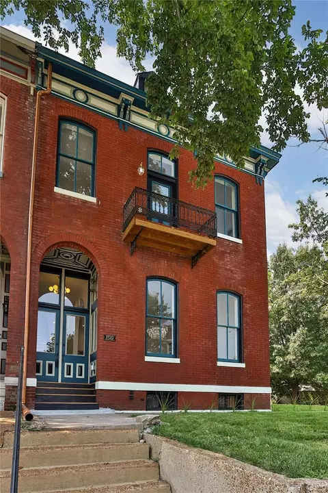 1920 Victor St, Saint Louis, MO 63104