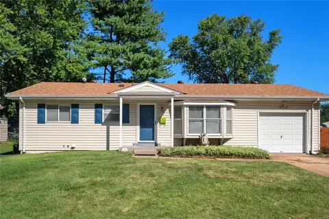 6713 Sandy Hill Dr, Hazelwood, MO 63042