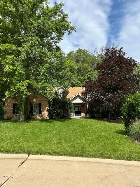 1267 Chateau Woods Dr, Saint Louis, MO 63135