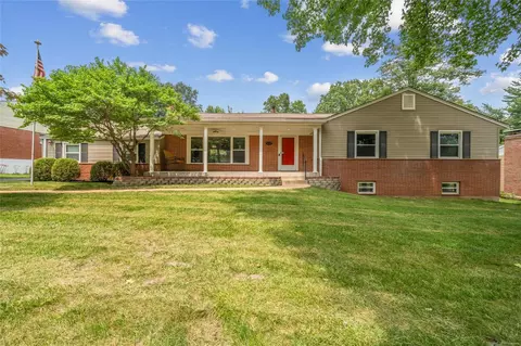 1113 Whitecliff Dr, Saint Louis, MO 63122