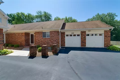 1038 Gifford Ct, Florissant, MO 63031