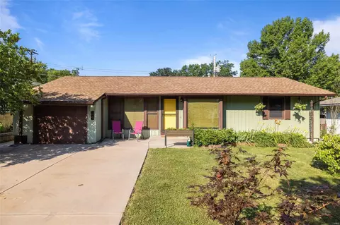1359 Samoa Dr, Saint Louis, MO 63126
