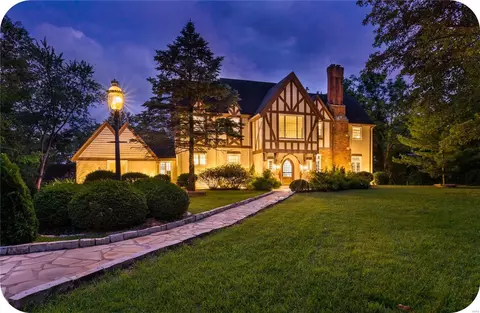 31 Westwood Country Clb, Saint Louis, MO 63131