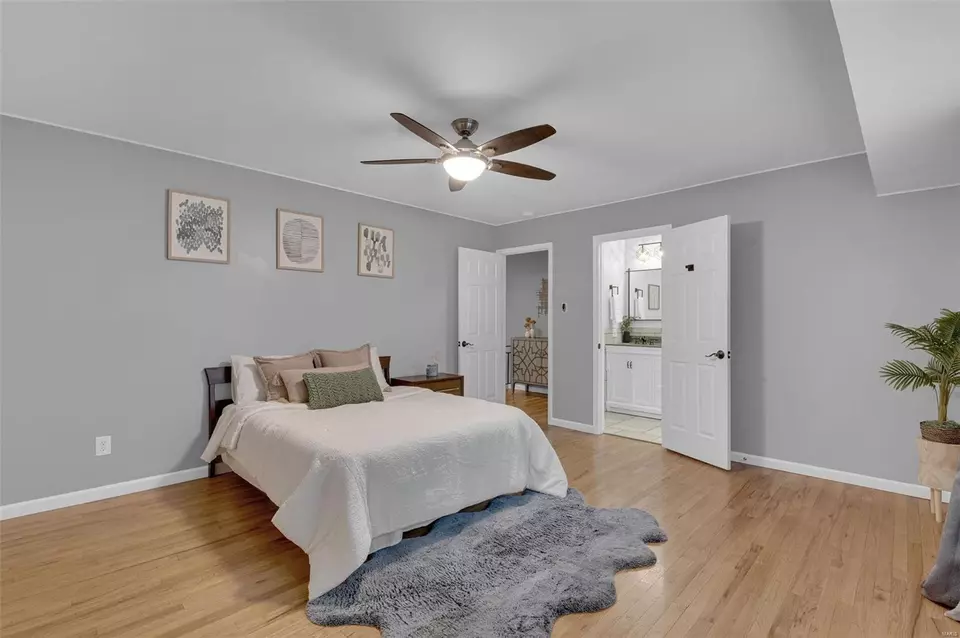 Bedroom - 12647 Tallow Hill Ln, Saint Louis, MO 63146 photo 2 of 7