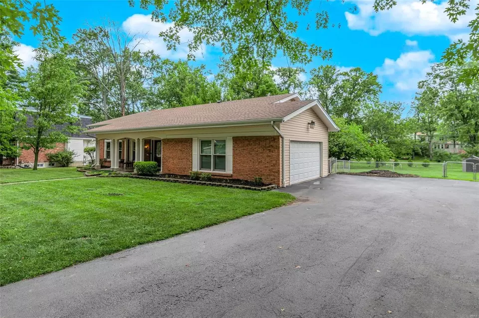 Exterior - 12647 Tallow Hill Ln, Saint Louis, MO 63146 photo 1 of 8