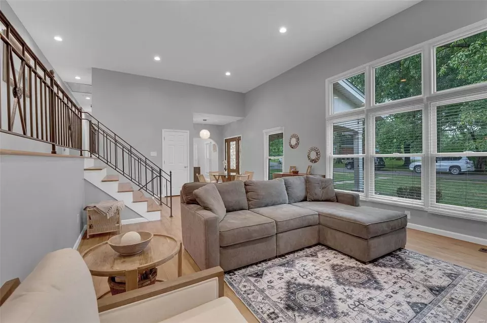 Living - 12647 Tallow Hill Ln, Saint Louis, MO 63146 photo 2 of 4