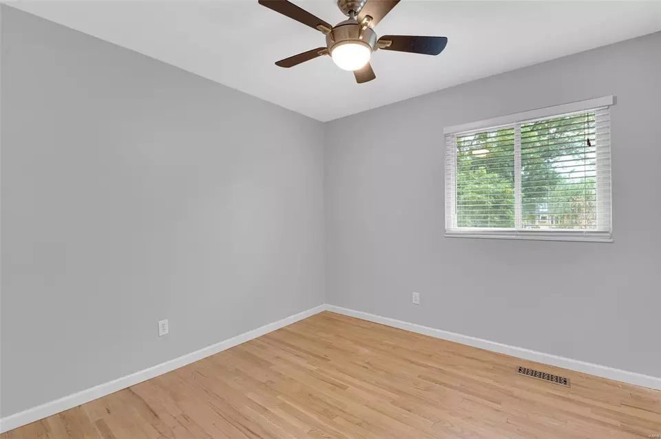 Bedroom - 12647 Tallow Hill Ln, Saint Louis, MO 63146 photo 6 of 7