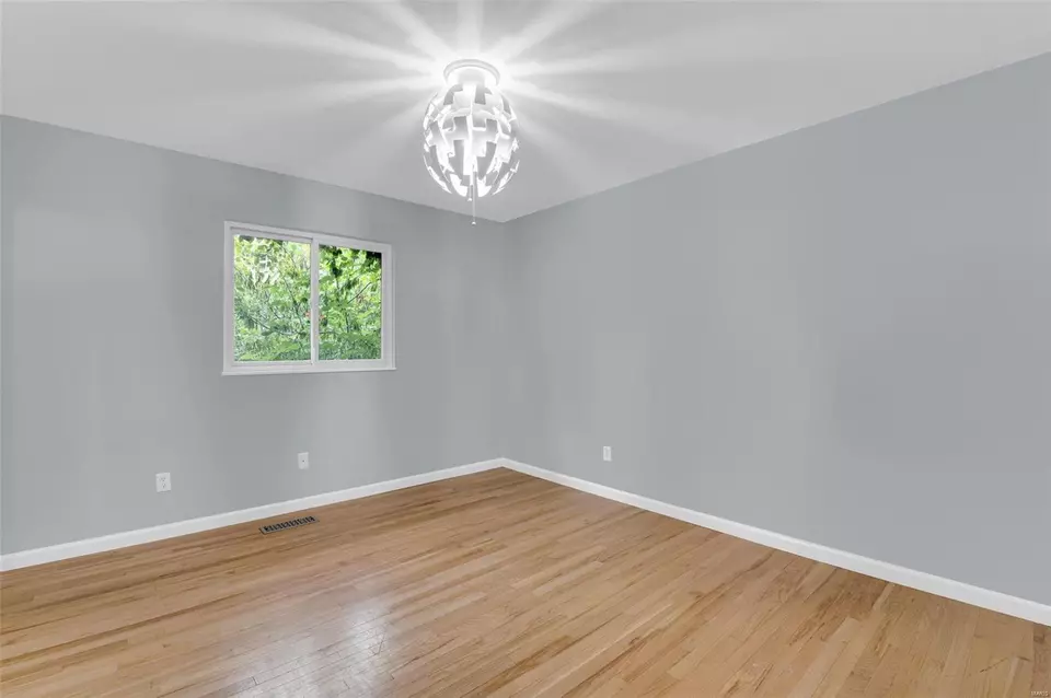 Bedroom - 12647 Tallow Hill Ln, Saint Louis, MO 63146 photo 3 of 7