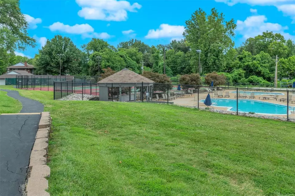 Exterior - 12647 Tallow Hill Ln, Saint Louis, MO 63146 photo 7 of 8