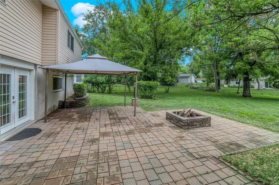 Exterior - 12647 Tallow Hill Ln, Saint Louis, MO 63146 photo 5 of 8