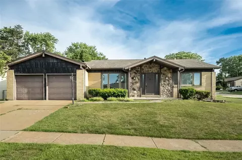 2382 Crestline Dr, Saint Louis, MO 63129