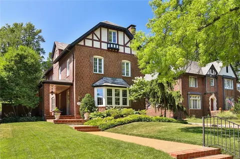 7052 Maryland Ave, Saint Louis, MO 63130