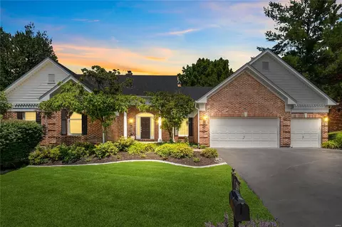 1719 Baxter Forest Valley Ct, Chesterfield, MO 63005