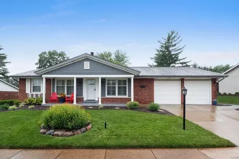 5114 Towne Centre Dr, Saint Louis, MO 63128